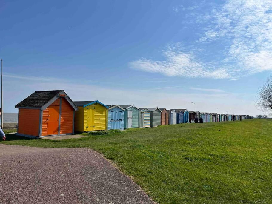 Lola's Caravan. Your Away From Home. Holiday home